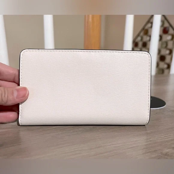 ❌SOLD❌ New Kate Spade x Disney Minnie Mouse Wallet - Picture 3 of 6